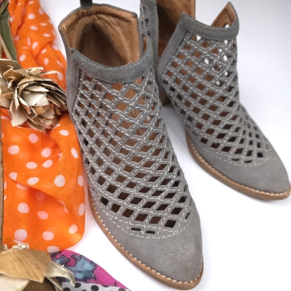 Jeffery Campbell Gray Suede Cutout Ankle Boots Sz 6m - Picture 3 of 8